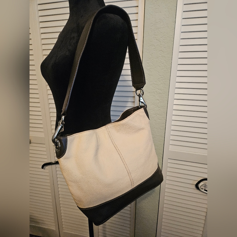 🚨CLEARANCE 🚨LAST CALL. Tignanello 100% Genuine Leather.